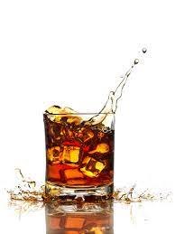 Szklanka Whisky Z Kostkami Lodu - zdjęcia stockowe i więcej obrazów Kostka lodu - Kostka lodu, Kieliszek do wina, Neutralne tło - iStock
