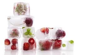Sztuczki kulinarne: Jak zrobić kostki lodu z owocami - Przepis | Przepis