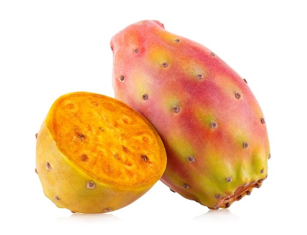 Świeże Owoce Kaktusa (opuncja, Opuncja) Na Białym Tle | Zdjęcie Premium